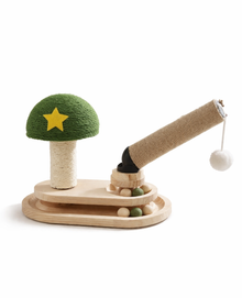 Katzenspielzeug aus Holz mit Kratzsäule und Kugelbahn – kratzfestes Spiel- und Beschäftigungsspiel