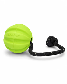 Dog Comets Swift Tuttle with Rope - Robust Natural Rubber Ball for Dogs, Ø 6 cm 🐾