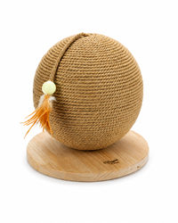 Designed by Lotte - Kratzball Balty aus Sisal auf rundem Holzstandfuß
