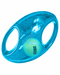 KONG Jumbler Football L/XL – interaktives Apportierspielzeug mit Tennisball & Quietscher