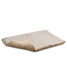 Kuschelige Wendedecke mit Karo-Design