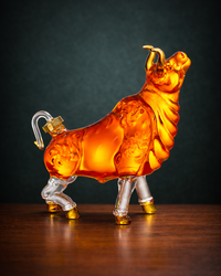 Borosilicate Glass Bottle in Bull Design – Decorative Wine & Spirit Bottle
