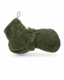 PAIKKA Sherpa Hundeshirt Olive – kuscheliger Hundepullover aus Sherpa-Fleece mit verstellbarem Bauchgurt