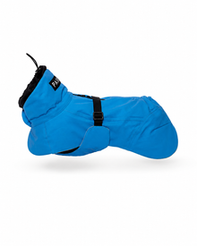 PAIKKA Visibility Winter Jacket 2024 Indigo – reflektierender wasserdichter Wintermantel für Hunde in Seitenansicht